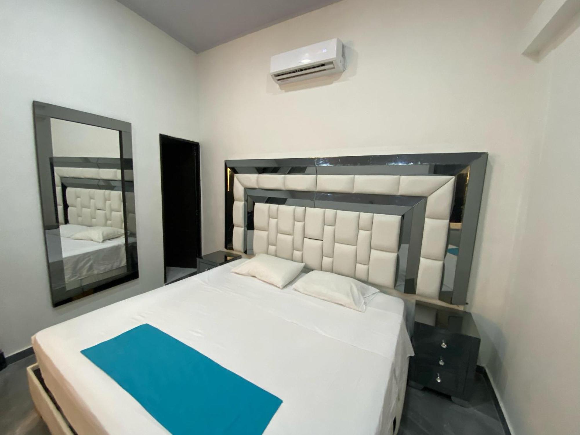 Hotel Hostal Caps Cartagena Eksteriør bilde