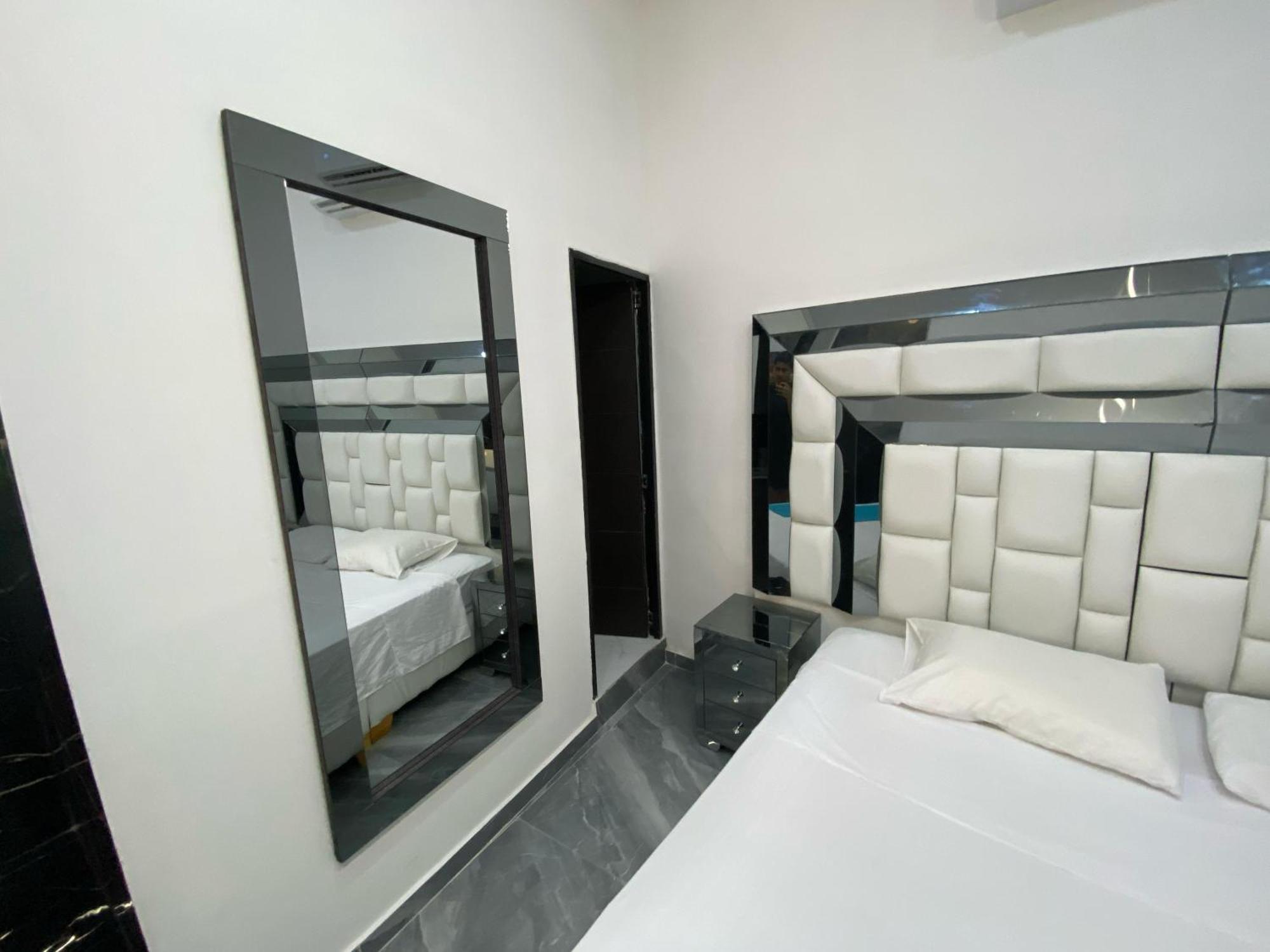 Hotel Hostal Caps Cartagena Eksteriør bilde